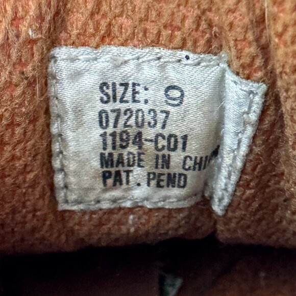 Vintage Guess Sneakers - Picture 6 of 7